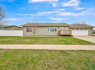 2220 30th St, Spirit Lake, IA 51360