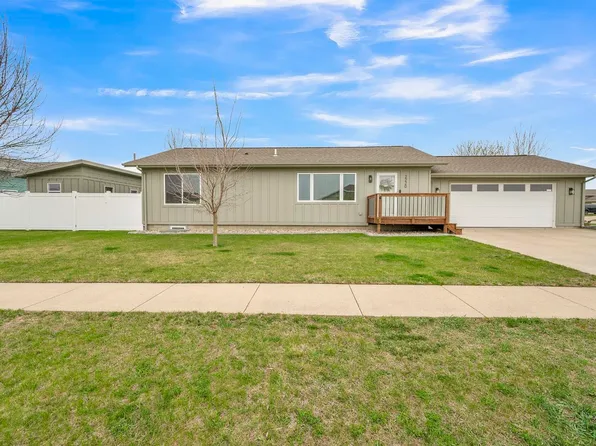 2220 30th St, Spirit Lake, IA 51360