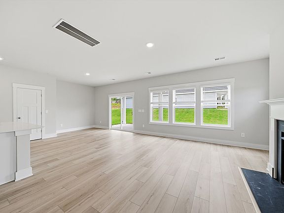 Welcome to the Lennon floorplan at Crossing At Abner Creek.
