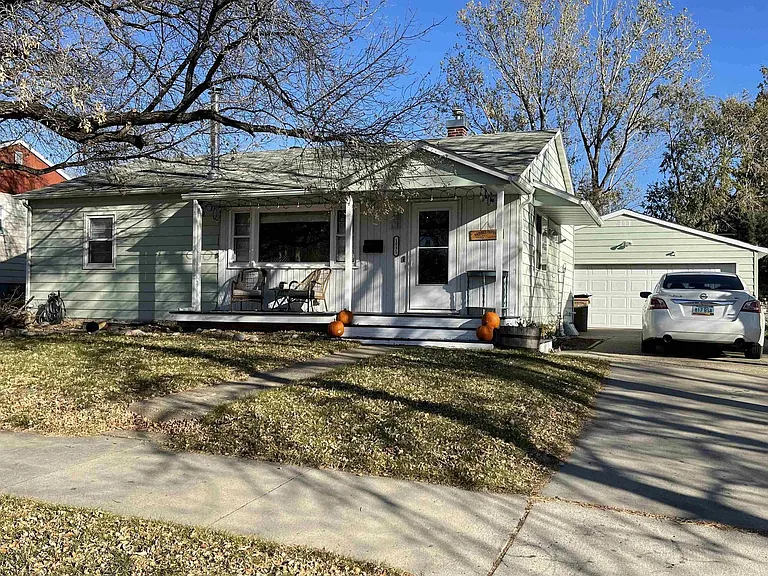 1531 Main St S — Photo 1