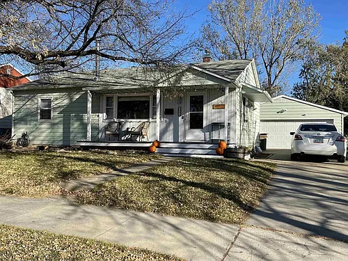 1531 Main St S Photo 1