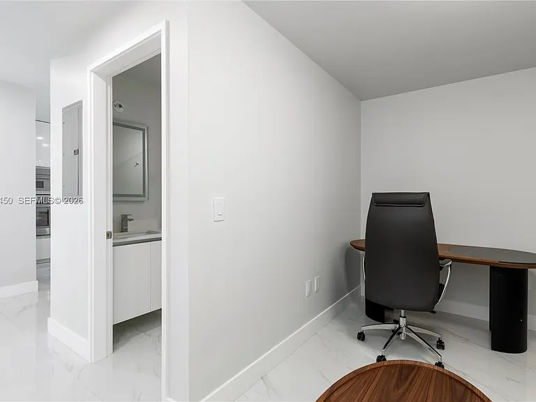 700 NE 24th St #4002 — Photo 16