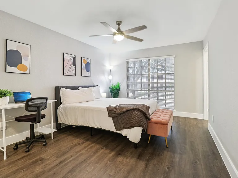 The Ashley at Bluffview Apartments — Photo 32