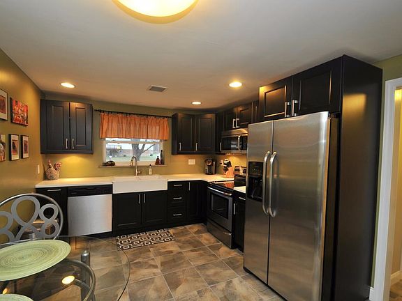 5th image of 1206 Linda Ln
