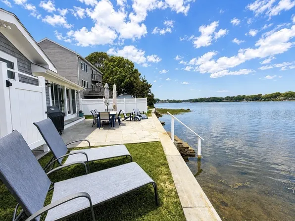 24 Cove St, Wareham, MA 02571