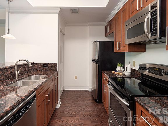 3rd image of 300 W 5th St APT 204