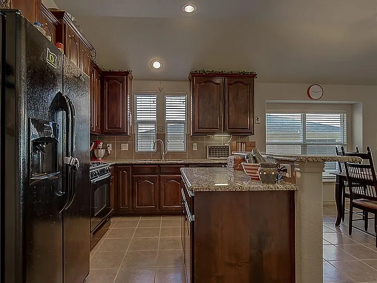 5009 Holliday Dr — Photo 8