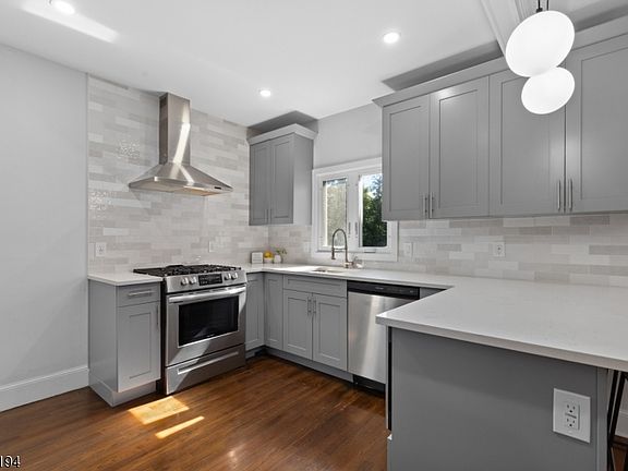 2nd image of 415 Orange Rd