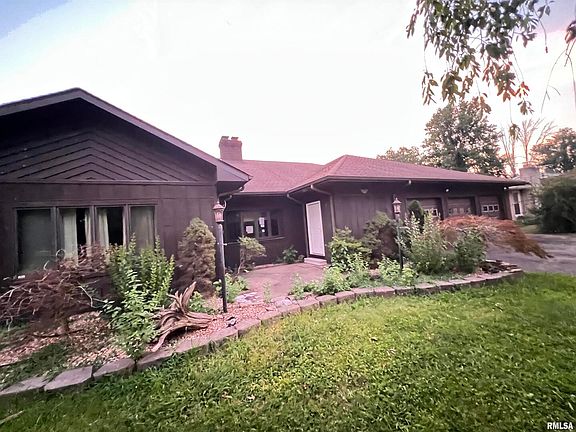 2nd image of 620 S Carbon St