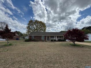 617 Sunset Ave, Albertville, AL 35950