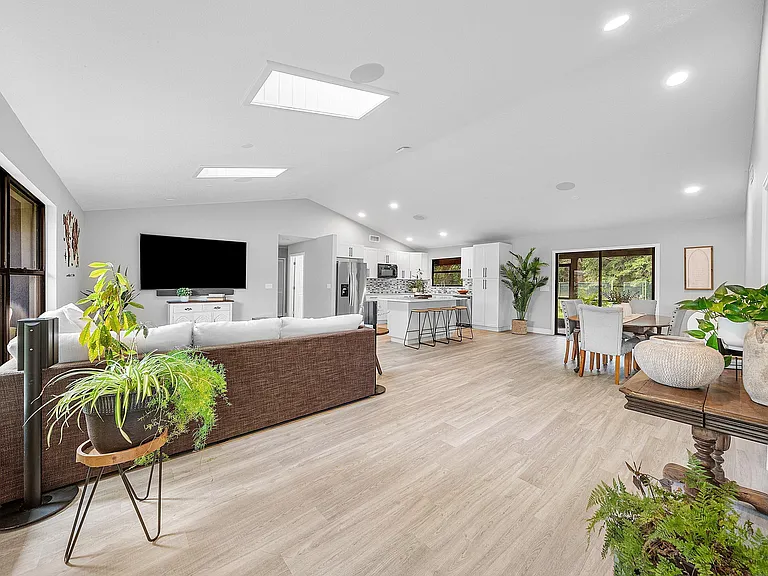 1252 Raintree Ln — Photo 6