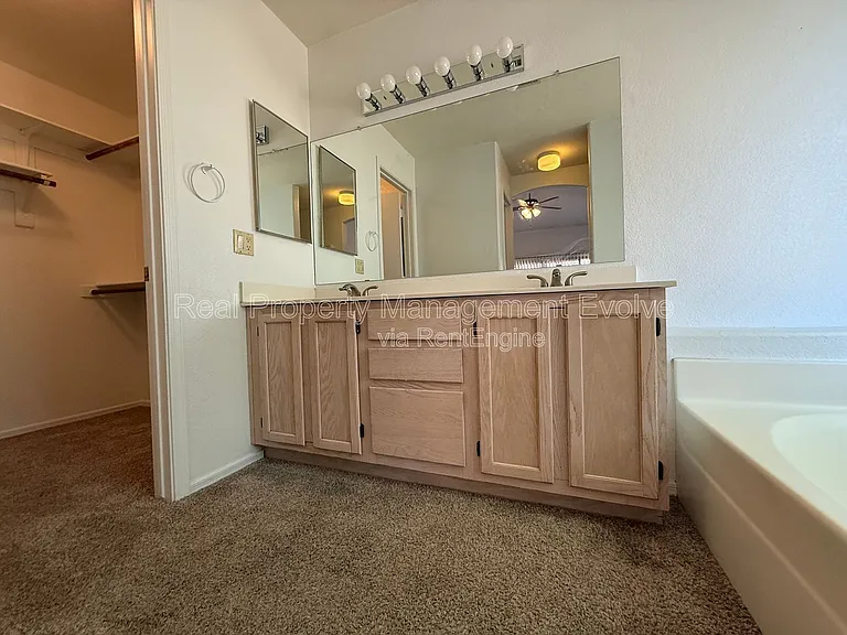 4260 E Rosemonte Dr — Photo 16