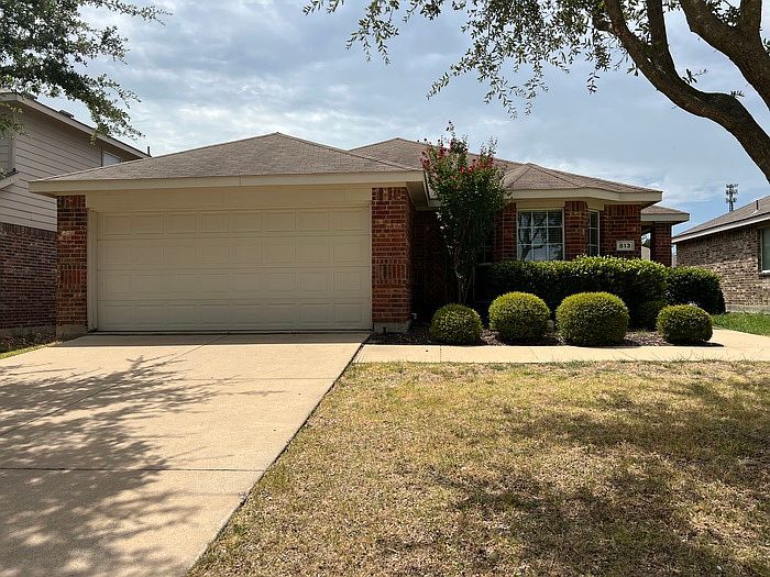1st image of 813 Acacia Dr