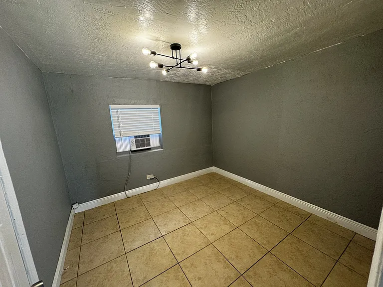 4017 SW 24th St #3 — Photo 5
