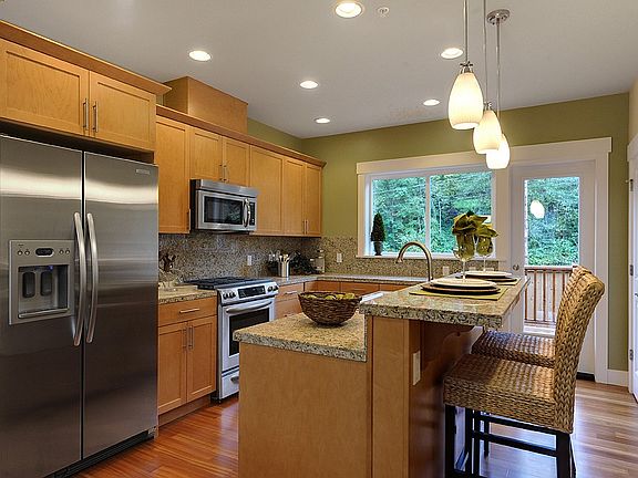 4th image of 900 228th Ave NE Unit 4B