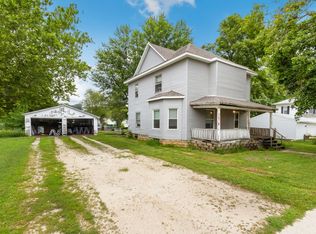 210 N Main St, Tampico, IL 61283