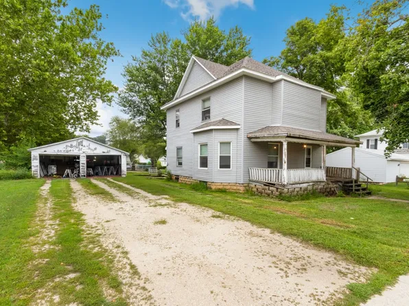 210 N Main St, Tampico, IL 61283