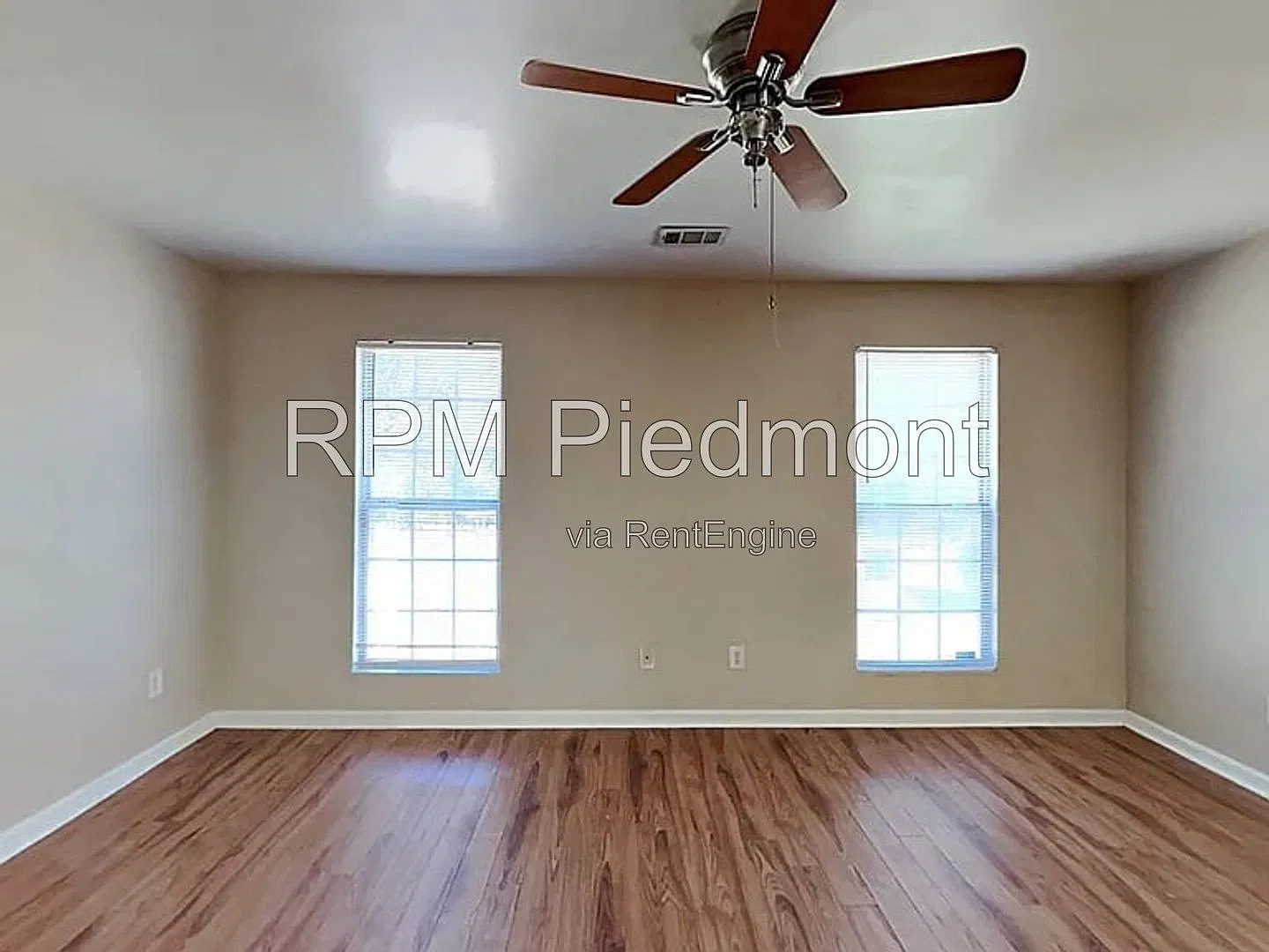 2 bed, 2.0 bath, 1095 sqft, $1,300 — Photo 2