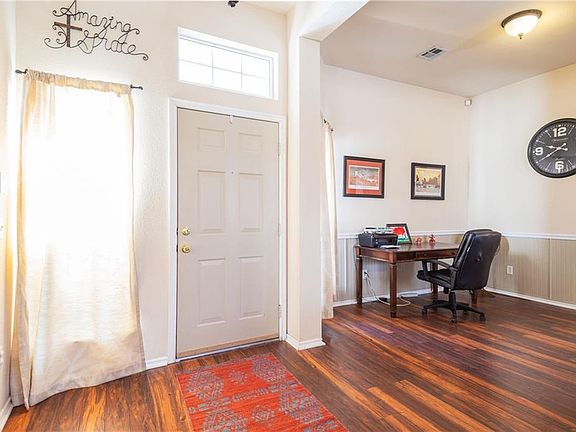3rd image of 108 Mountain Oaks Dr