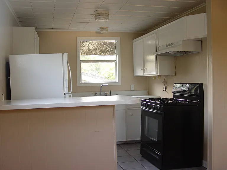 1322 Ormond Dr — Photo 2