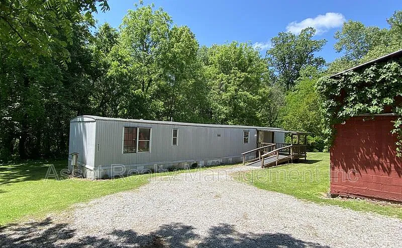 2 bed, 1.0 bath, 750 sqft, $995 — Photo 1