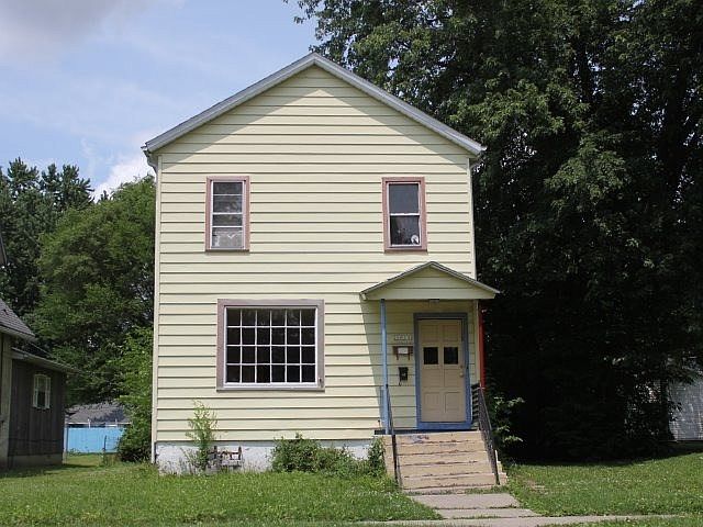 2nd image of 1059 E Bourbonnais St