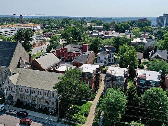 3rd image of 2414 Ashland Ave