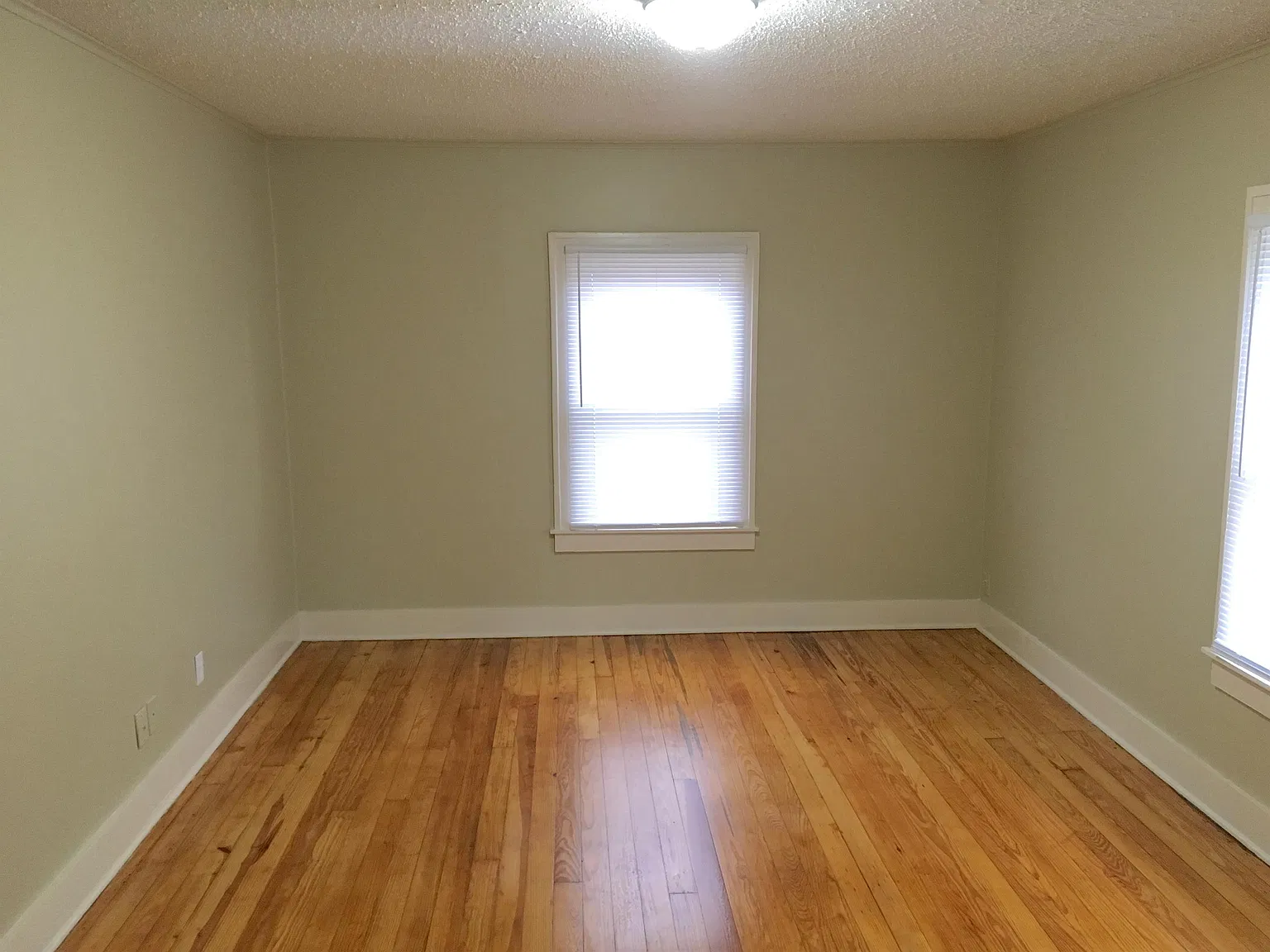 South Florence Avenue - 1130 — Photo 3