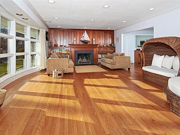 3rd image of 65 Moorland Dr