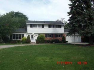 941 Lake Shore Rd, Grosse Pointe Shores, MI 48236