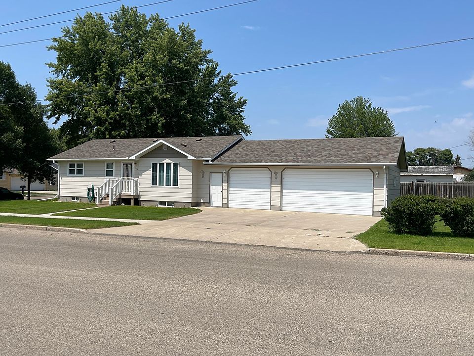 818 8th St W, Mobridge, SD 57601 Zillow