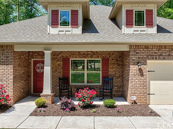 3rd image of 201 River Glen Drive