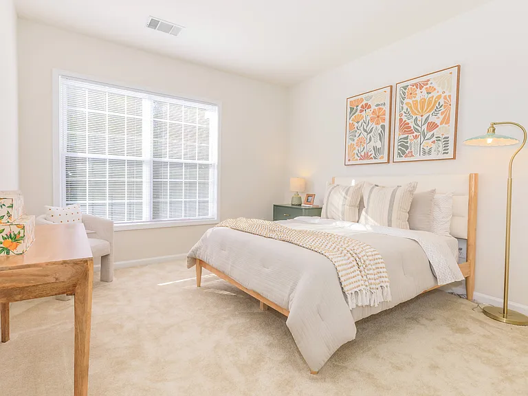 Knoll Crest Apartments — Photo 8