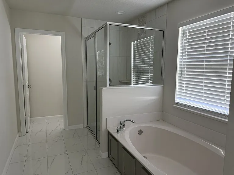 4634 SW Athena Dr — Photo 5