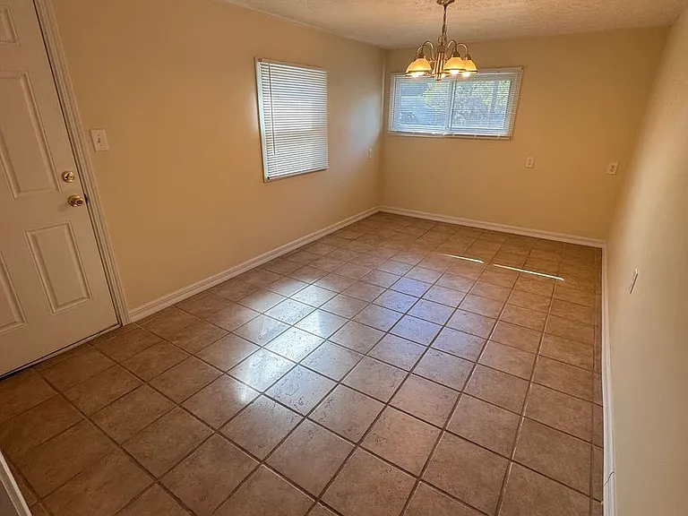 2433 Bainbridge Ave — Photo 12