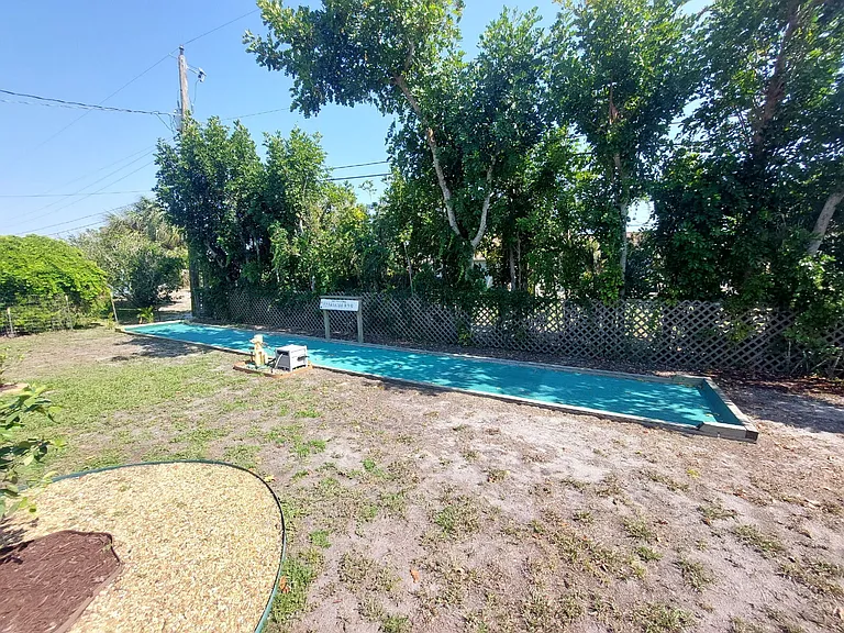 1541 Crest Dr — Photo 25