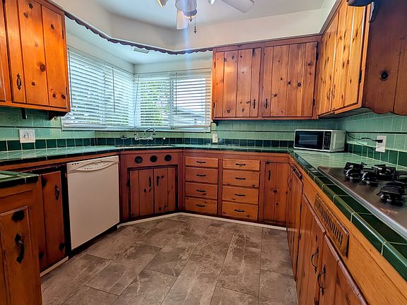 5th image of 1308 Claremont Pl