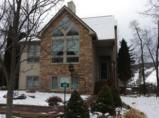 64 Long View Ln, Pocono Pines, PA 18350
