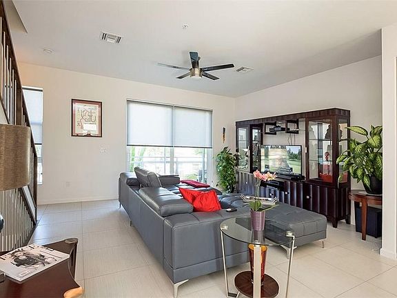 5th image of 4339 NE 1st Terrace #8