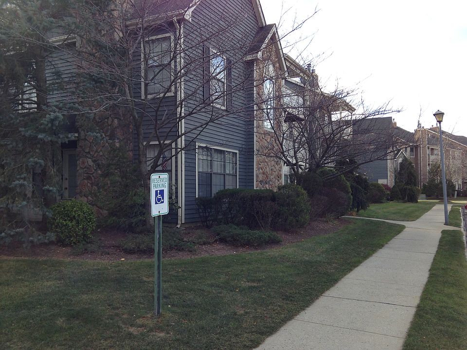 Crosspointe Condo Outside