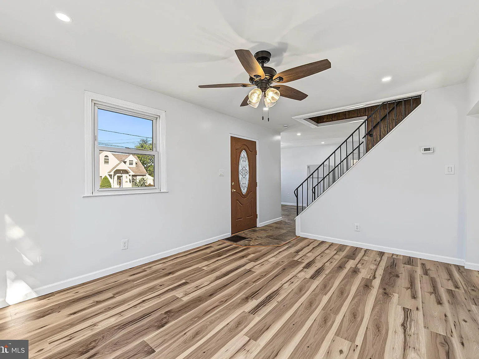 4 bed, 1.0 bath, 1322 sqft, $2,900 — Photo 2