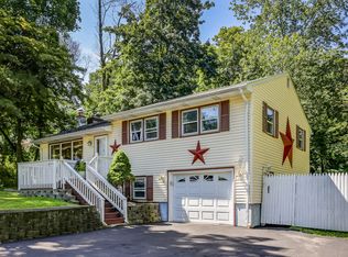 6 Under Rock Dr, Sparta, NJ 07871