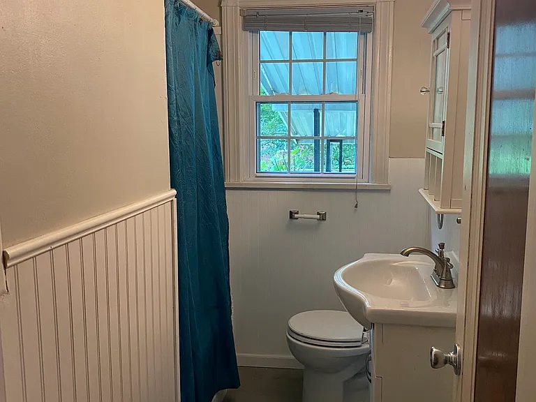 Edgewater Dr — Photo 10