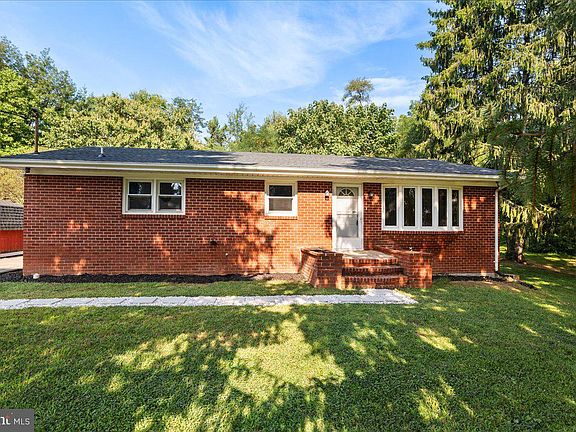 2nd image of 116 Shellbark Ln