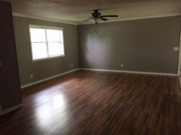 2nd image of 150 Elizabeth Ln