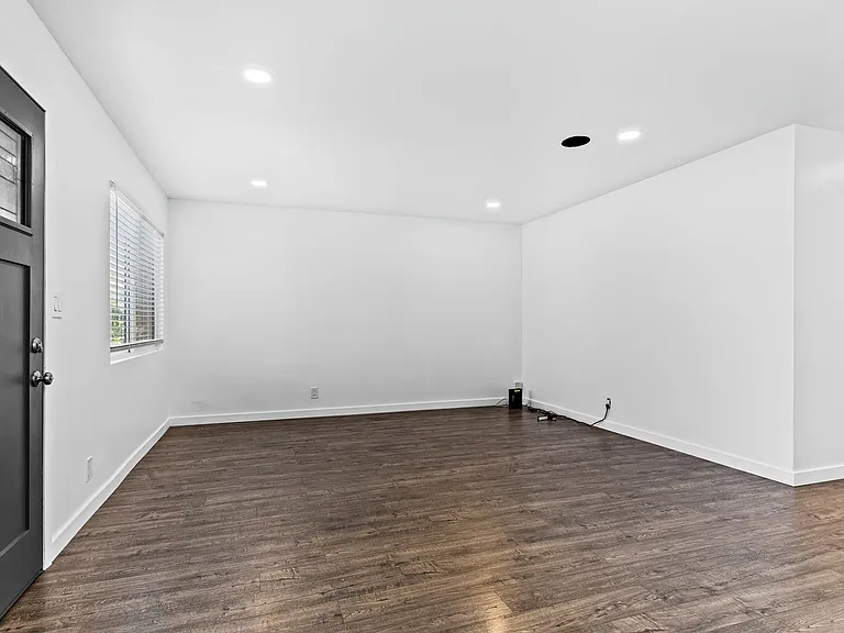 317 Tennyson Rd — Photo 4
