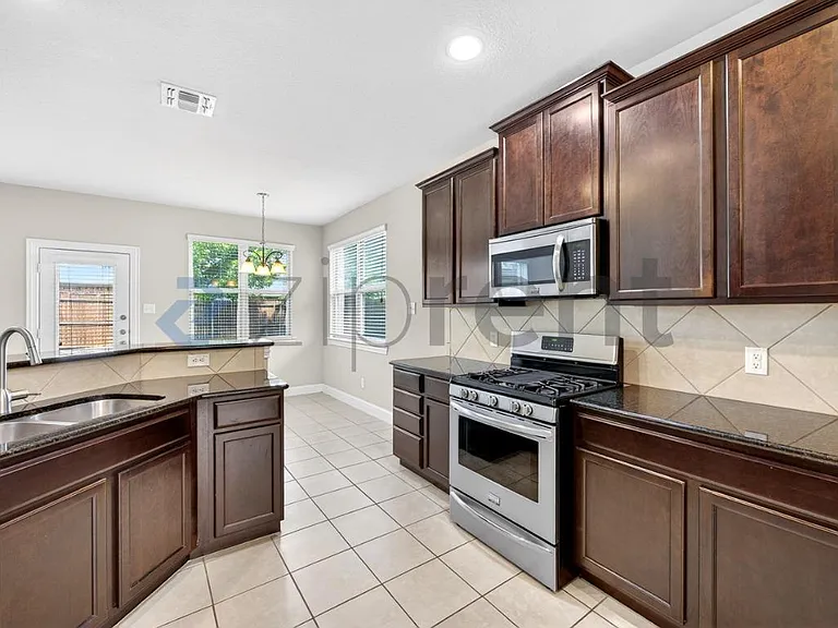 4104 Fordham St — Photo 9