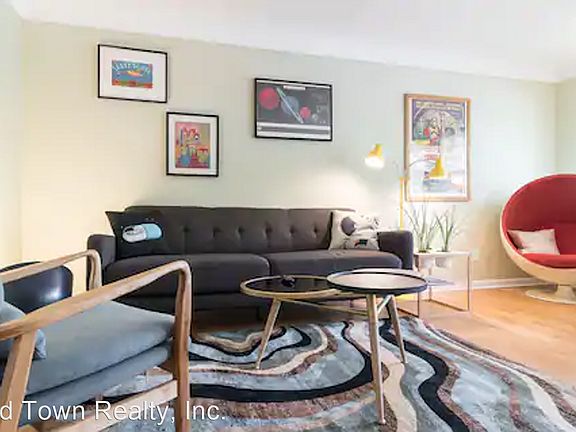 3rd image of 951 Arbordale St