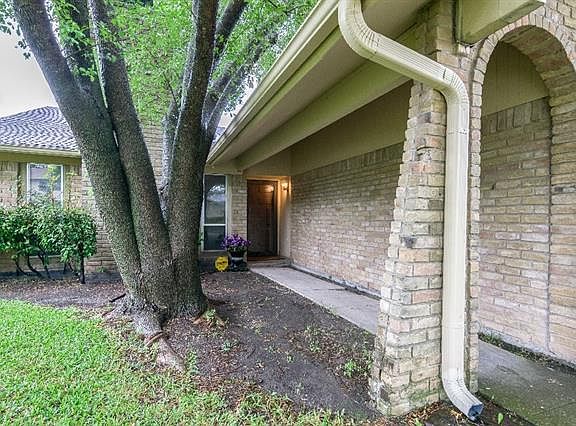 2nd image of 2426 Richwood Dr