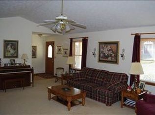 2 Shawnee Oaks Dr, Huntington, WV 25705